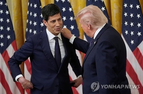 케빈 워시 연준 의장(왼쪽)과 도널드 트럼프 미국 대통령