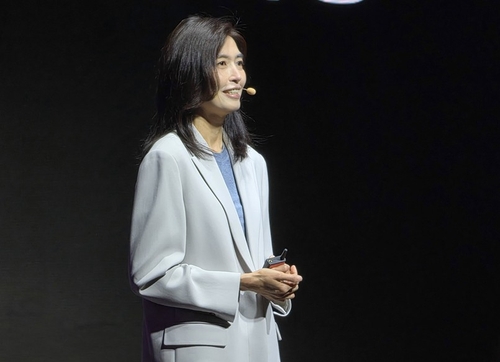 정신아 카카오 대표가 '이프 카카오'에서 발표하는 모습