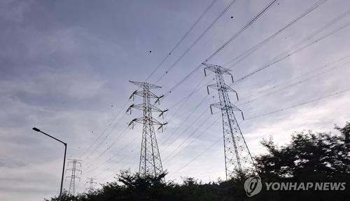 고압 송전선로와 송전탑