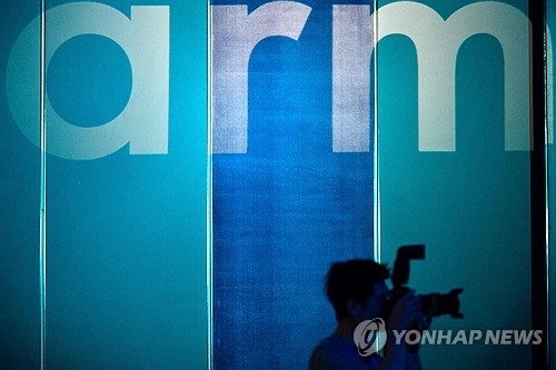 英 반도체 기업 Arm, 상장 첫날 20% 급등…시총 600억달러 돌파_윤영숙