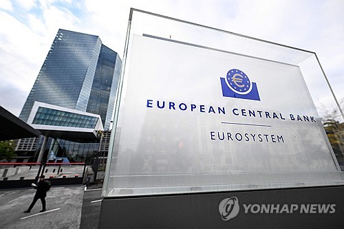 ECB, 정책금리 동결…10회 연속 인상 뒤 첫 동결(종합)_윤영숙