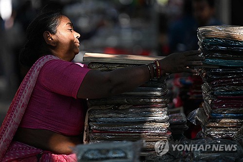 인도중앙은행, 금리 동결에도 현금 준비율 50bp 인하_강수지