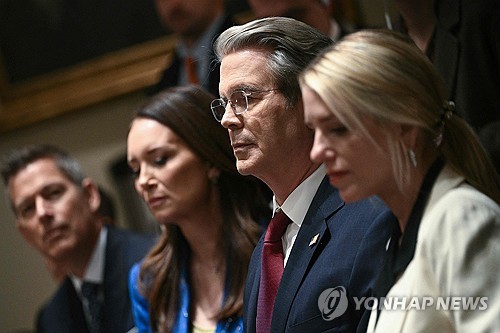 美재무, 증시급락에 "오늘 특이점 없어…채권시장은 성공적"_최진우