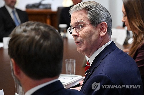 美재무 "트럼프, 연준 신뢰 회복 중…연간 관세수입 1조弗 향할 것"_최진우