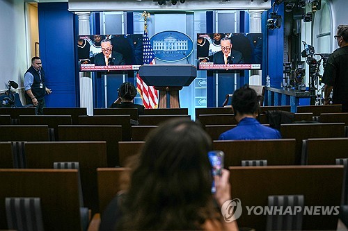 美 연방 정부 7년 만의 '셧다운' 돌입…예산안 처리 불발(상보)_윤시윤