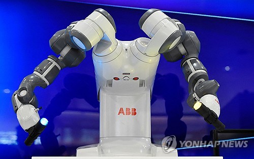 소프트뱅크, ABB로보틱스 인수 합의에 주가 12% 급등_윤시윤