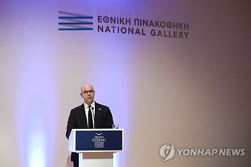 마이런 연준 이사, 백악관 경제자문위원장직 사임_이민재