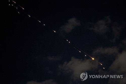 트럼프 "종식 결정, 네타냐후와 함께 '상호적'으로 할 것"(상보)_권용욱