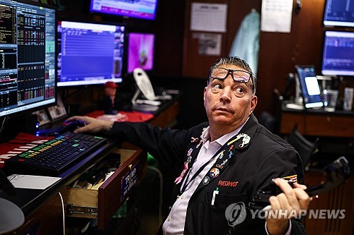 뉴욕증시, 트럼프 대국민 연설에 하락 출발_윤정원