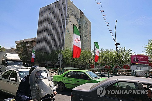 이란 의회 의원 "호르무즈 통행 상선은 통행료 지불해야"_진정호