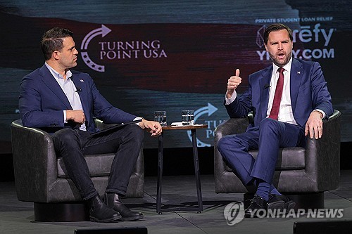 美 부통령 "이란과 많은 불신 존재…하루에 해결 못 해"(상보)_이민재