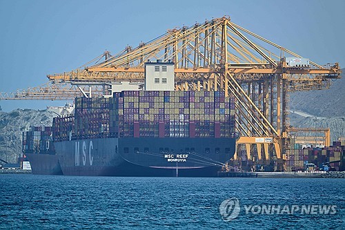 美 "양측 호르무즈 개입 중단…선박 자유롭게 이동"(상보)_권용욱