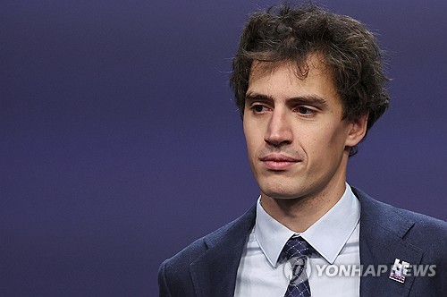 프랑스 미스트랄 AI, 오픈 AI에 도전장…신규 LLM·챗봇 출시_홍예나