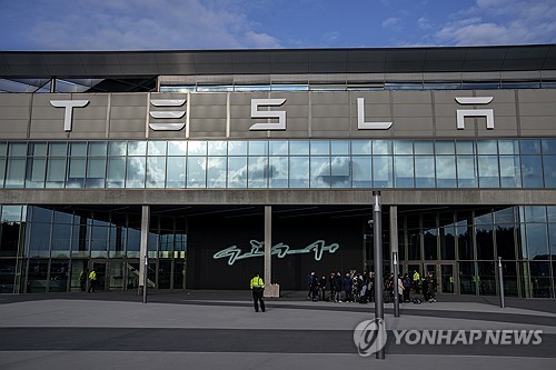 월가서 테슬라 목표주가 하향 나와…애플에는 "일단은 유지"_임하람