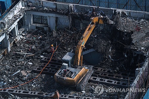 中 경제, 개선 조짐에도 여전한 부동산 침체…"조정 초기 단계"_강수지