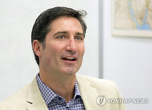 스타벅스, 브랜드 혁신도 치폴레 출신에게 맡긴다_최진우