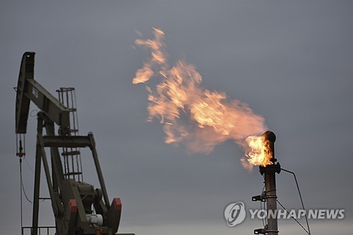[뉴욕유가] 우크라 우려 지속·美 지표 호조…WTI, 1.63%↑_김성진