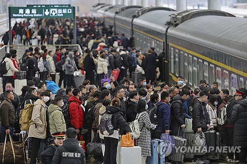 中 증시, 트럼프 관세 불확실성 속 '춘제' 휴장_이윤구