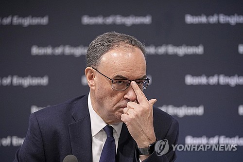 BOE 총재 "디스인플레 지속…금리를 더 낮출 수 있을 것"(상보)_최진우