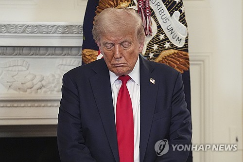 트럼프, EU와 무역협상에 "우리는 열려 있다…그들은 오고 있어"_최진우