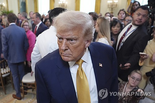 트럼프-파월, 금리 정책 둘러싼 갈등 전면전까지…타임라인 보니_윤시윤