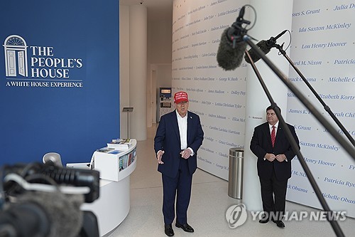 트럼프 "쿡 연준 이사 사임하지 않으면 해임"(상보)_최진우