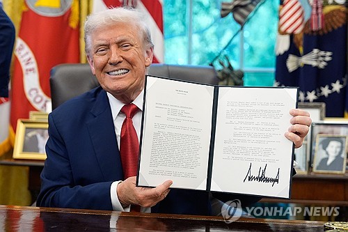 트럼프 관세 소송 패소 시 환급 여부 주목…"금리 급등 촉발 가능성"_윤시윤