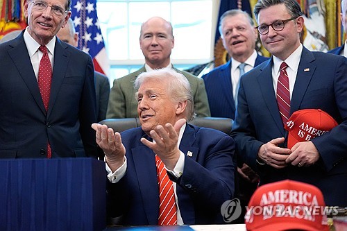 트럼프 "이란 새 지도부, 대화하길 원하고 나도 동의"…일정은 함구_최진우