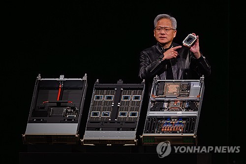 젠슨 황 "삼성이 그록 칩 제조"…힘 받는 파운드리_김학성