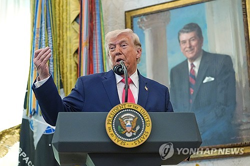 트럼프 "이란 내 적절한 인물과 대화中…호르무즈 관련 선물 받아"(종합)_최진우
