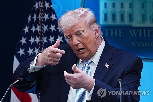 트럼프 "이란 협조 상관없이 석유는 곧 흐를 것"(상보)_권용욱