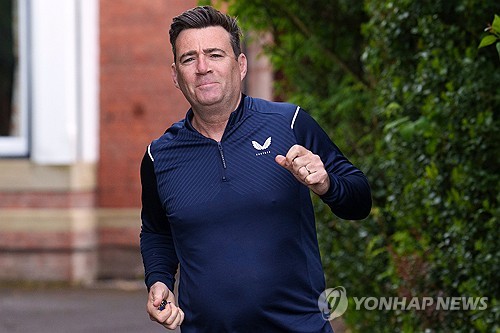'스타머 대항마' 버넘, 하원 보궐선거 후보로 확정…英총리에 한발짝 더_최진우