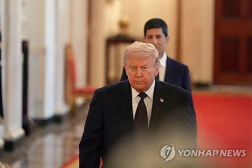 워시 "인플레 낮아지고 성장 강해질 수 있어"…트럼프는 독립 강조(종합)_최진우