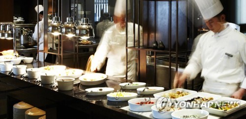 22만원 뷔페에 18만원 케이크까지…성수기 호텔 식음료 가격 천정부지_이미란