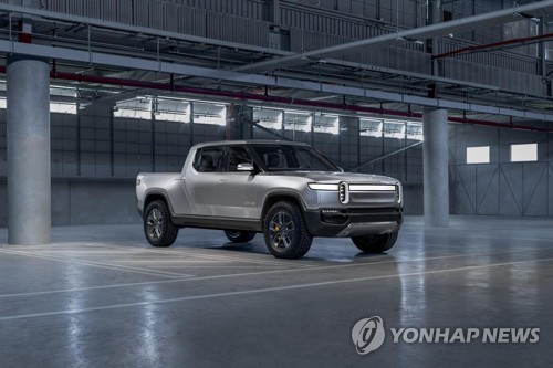 리비안, 월가서 '더블 다운그레이드'…주가 거의 10%↓_임하람