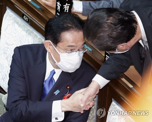 日기시다 "가계 소득 높이기 위해 가능한 모든 조치 취할 것"_김지연