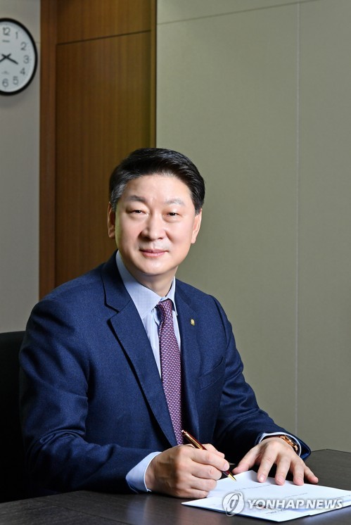 民·官 모두 고사…저축은행중앙회장, 오화경 단독 입후보할 듯_이현정