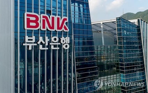 S&P "BNK금융, 중기 대출 리스크↑…부동산 둔화 부담"_이수용
