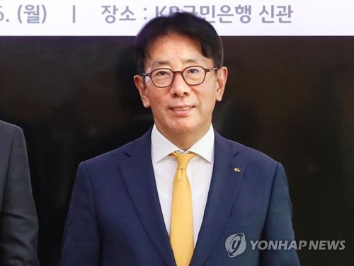 KB금융, 이재근 국민은행장 연임 결정…1년 더 이끈다_이수용