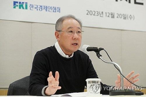 류진 회장 "한경협, 경제정책 비전과 대안 제시할 것"_유수진
