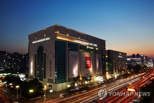 회사채 찍는 현대百, 이번에도 '조'단위 수요 확보할까_박준형