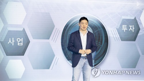 'SK 3세' 최성환 사장, SK㈜ 주식 팔아 증여세 냈다_유수진
