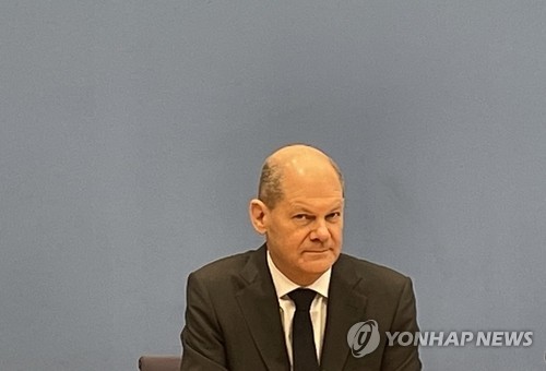獨 숄츠 총리 "미국 관세 부과 시 EU '한 시간 이내'에 대응 가능"_윤시윤