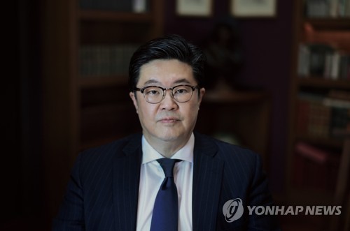 MBK, '10조 펀드' 첫 투자처는 고려아연…콜옵션까지 3.3조 투입_김학성