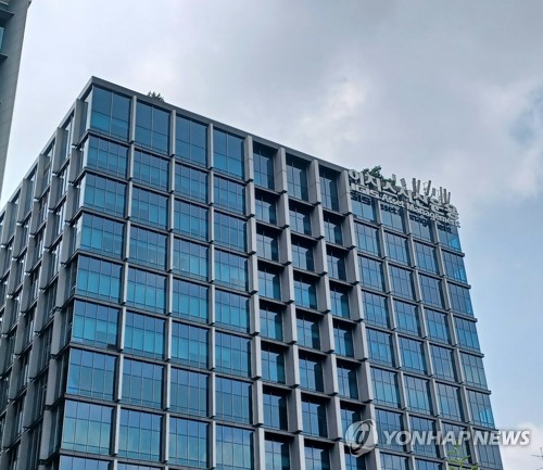 [보험사 이모저모] 이지스운용 인수전서 속 타는 흥국·한화생명_이윤구