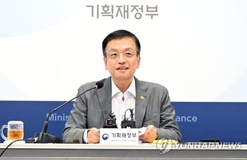 최상목 "전기요금 국민부담 늘어나…인상 여부 종합적 고려 필요"_박준형