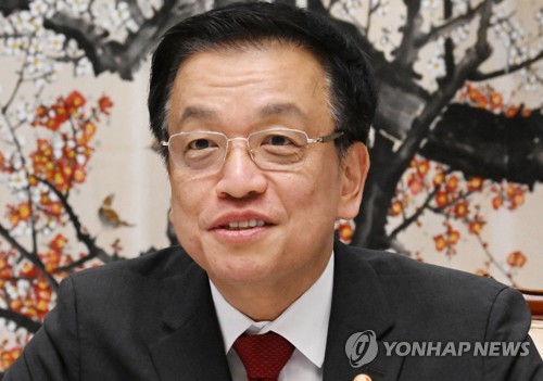 崔대행 "'착한 선구매·선결제' 캠페인 추진…외부식당 이용 권고"_박준형