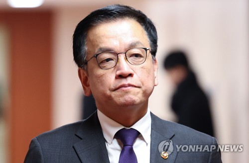 崔대행, 민감국가 지정에 "美에 적극 설명해 부정적 영향 없도록"_박준형