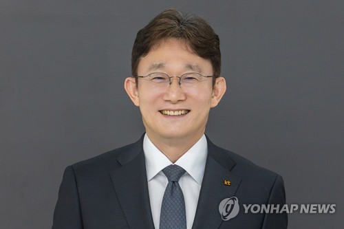 KT 박윤영 체제 출범…'인적·조직 쇄신' 칼 빼들었다_최정우