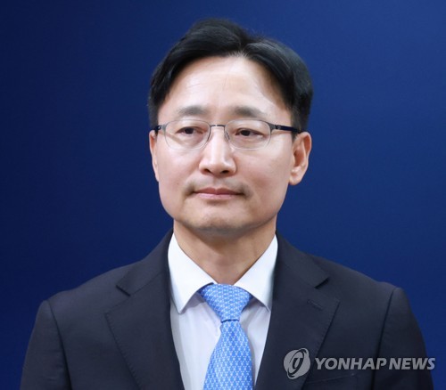신임 대통령 비서실장에 임광현 국세청장